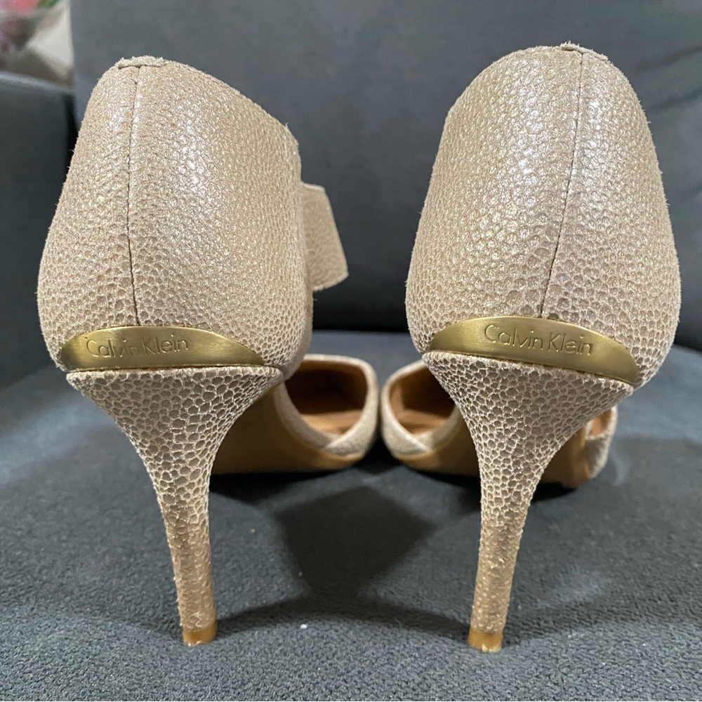 Calvin Klein Gella Pump - Picture 6 of 16